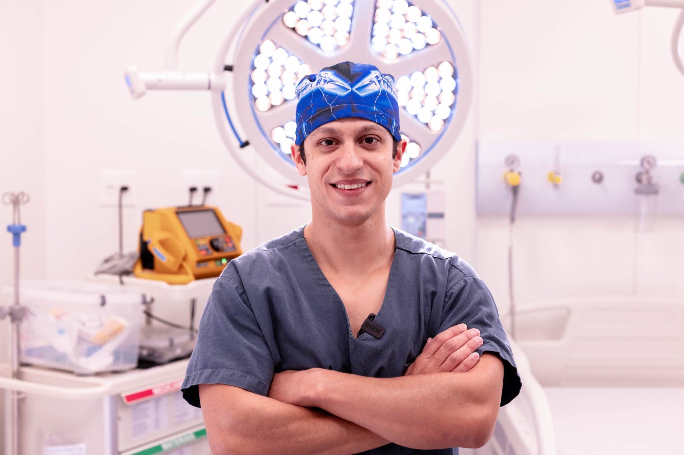 Dr Henrique Beletáble Fonseca no centro cirúrgico